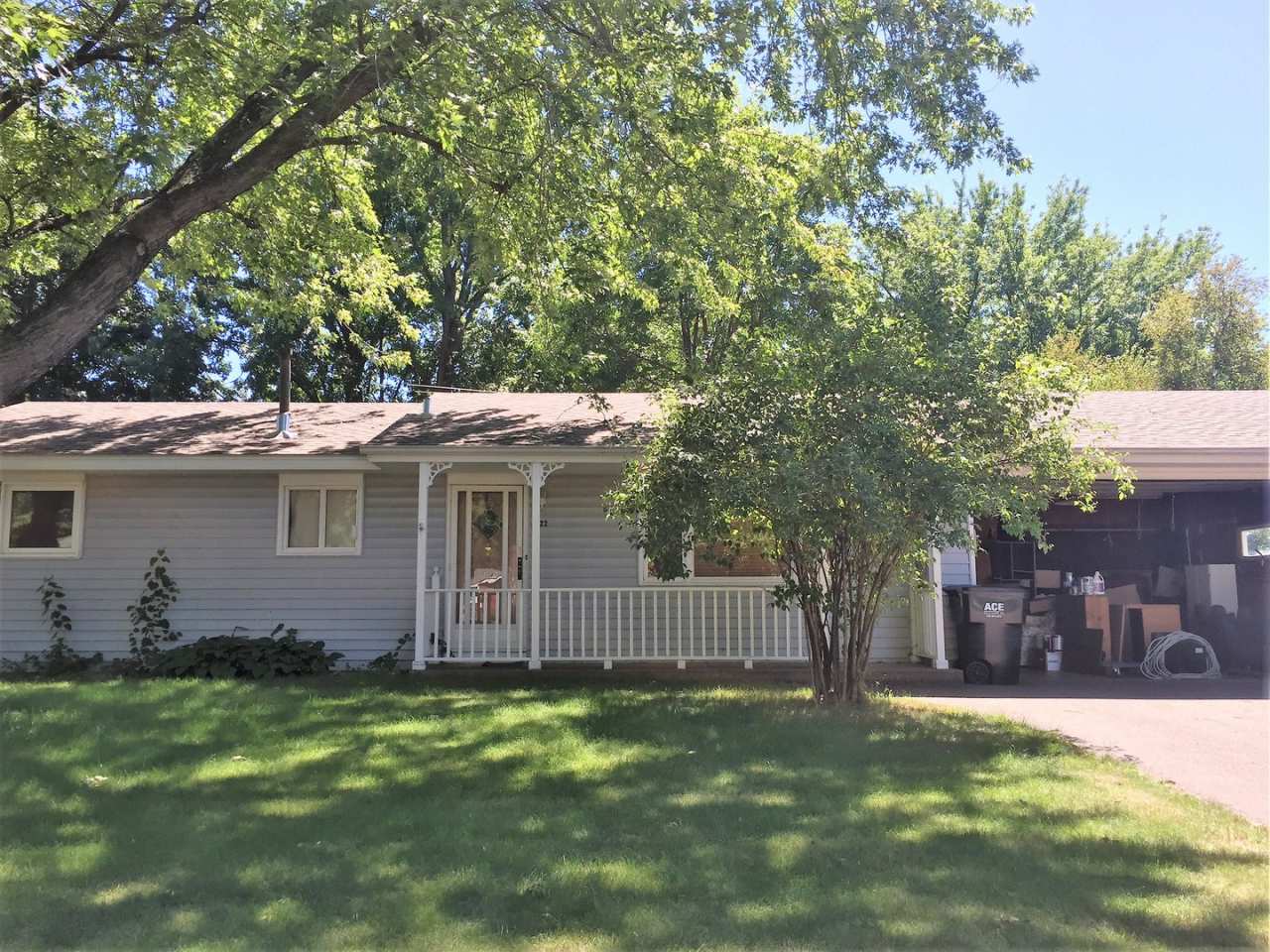 3 BR / 1 BA Home w/ Fenced Backyard  2-Car Garage in Spring Lake Park!