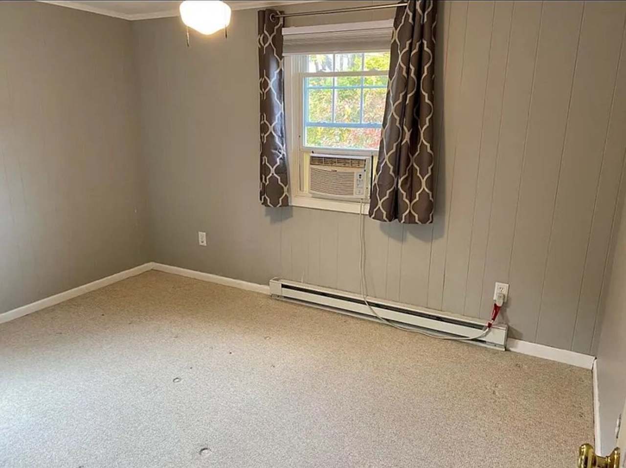 Downtown Kittery- close to the Shipyard