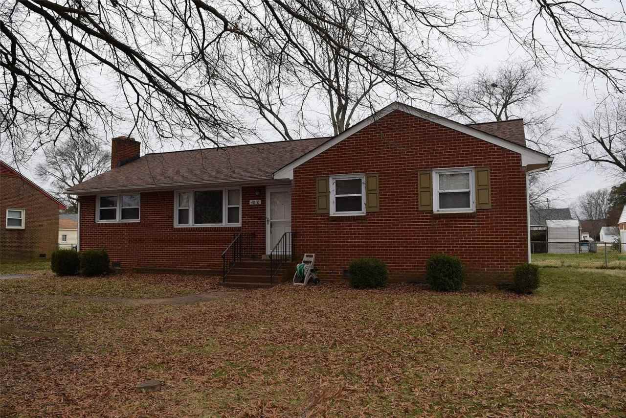 All brick rancher close to White Oak Mall and Richmond International Airport
