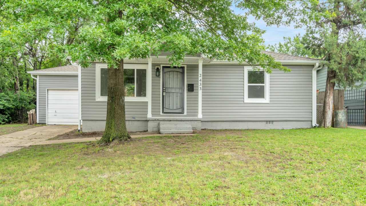 3 bed/1bath! Fully remodeled!