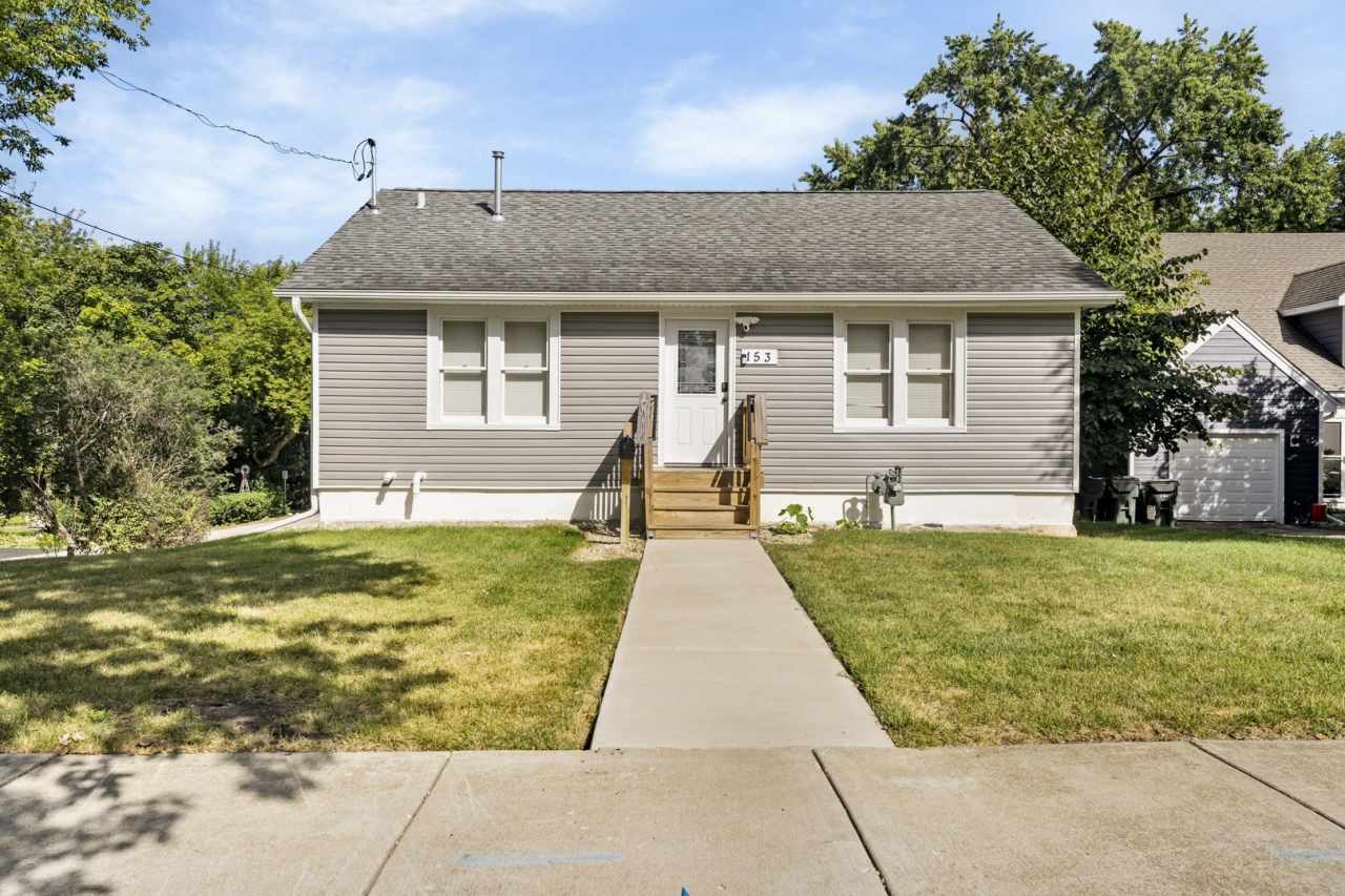 153 N Hager Avenue