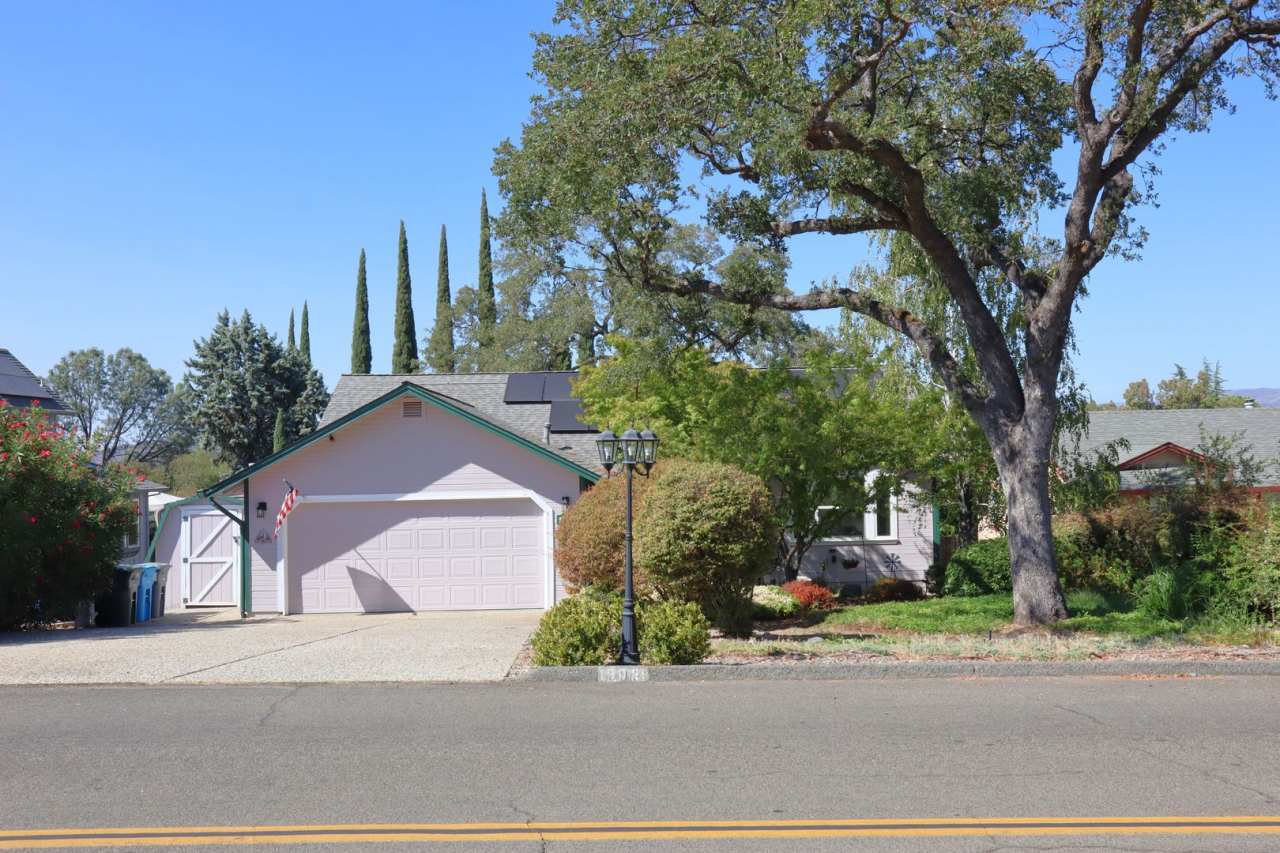 Oroville-Furnished-Turnkey-3 bedroom 2 bath home, hot tub, gazebo, landscaped yard, solar