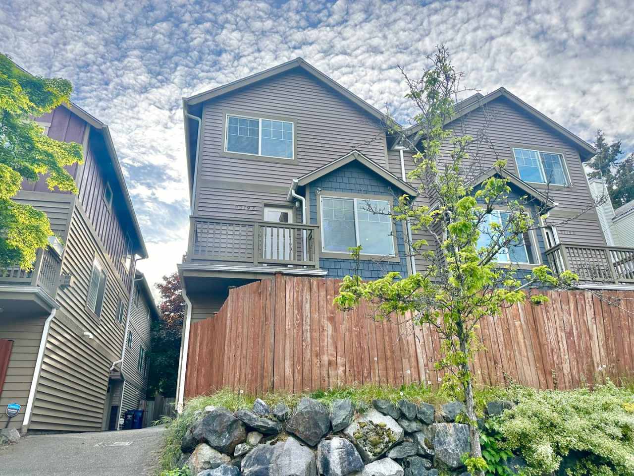 Lovely 3 bed townhome in desired Licton Springs cul-de-sac! Available Now!