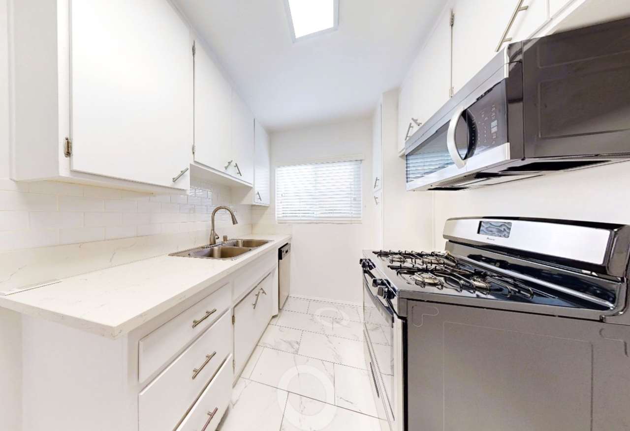 351 S. Manhattan Pl.