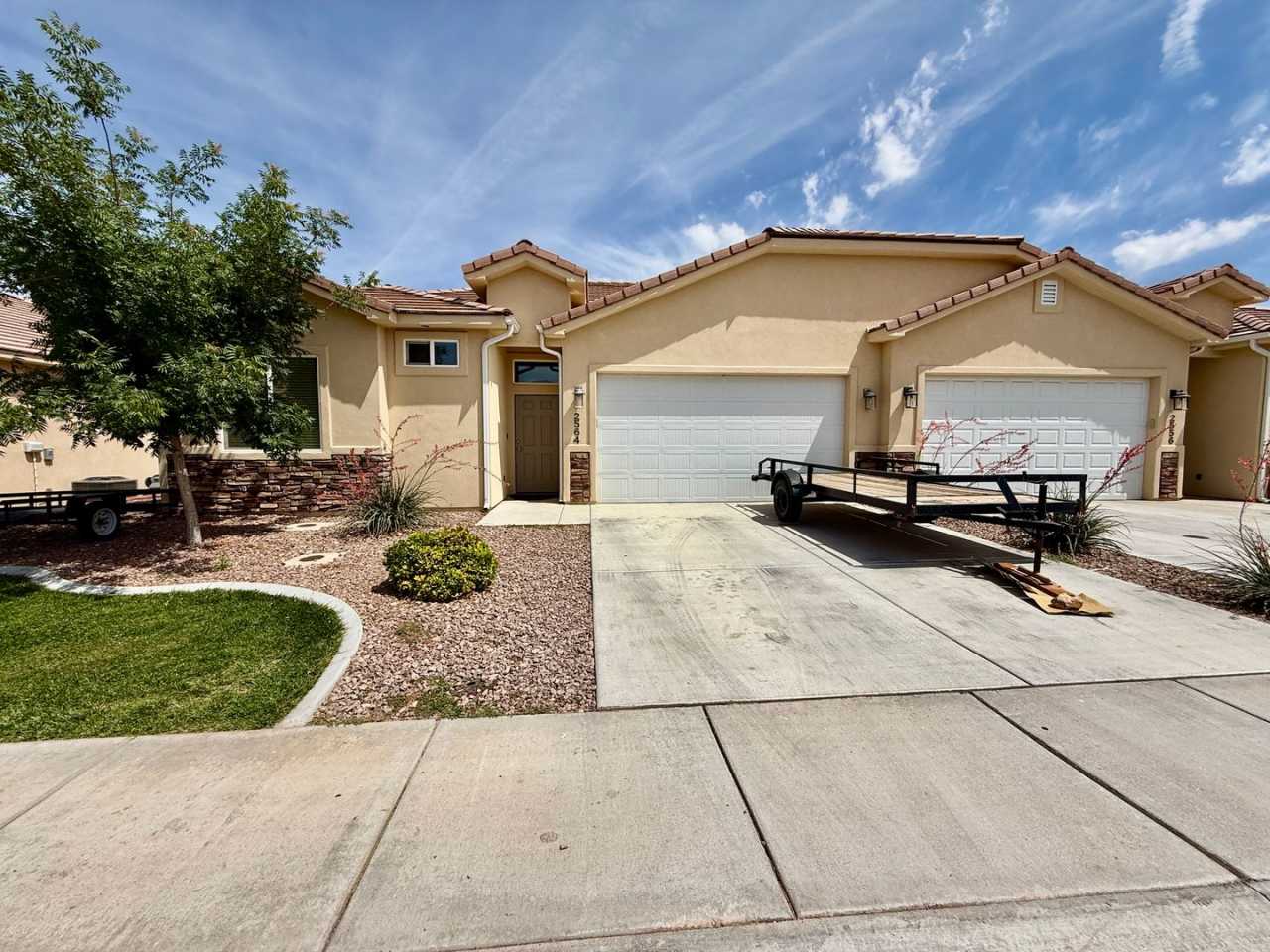 Spacious 2-Bedroom Duplex with Den  Fenced Patio – Long-Term Rental in Hurricane, UT