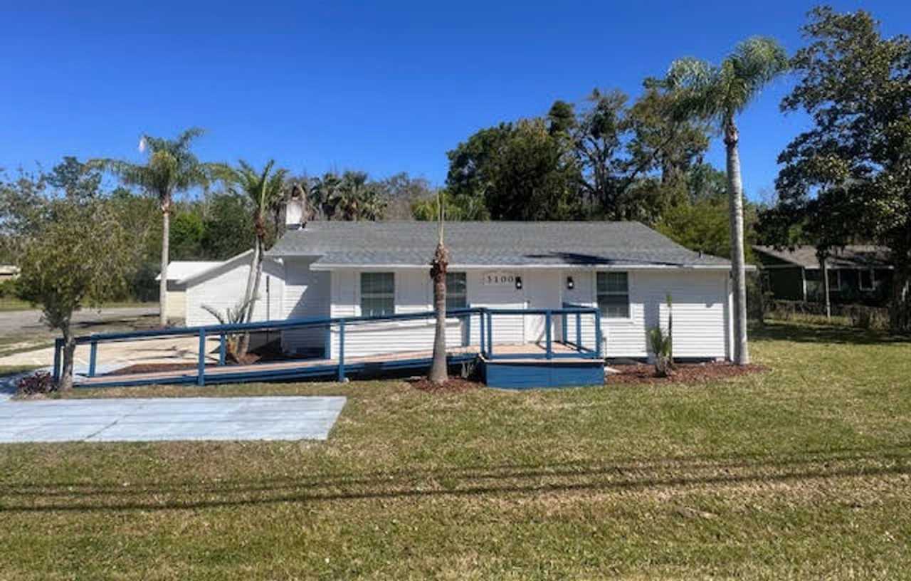 Commercial Building for rent !