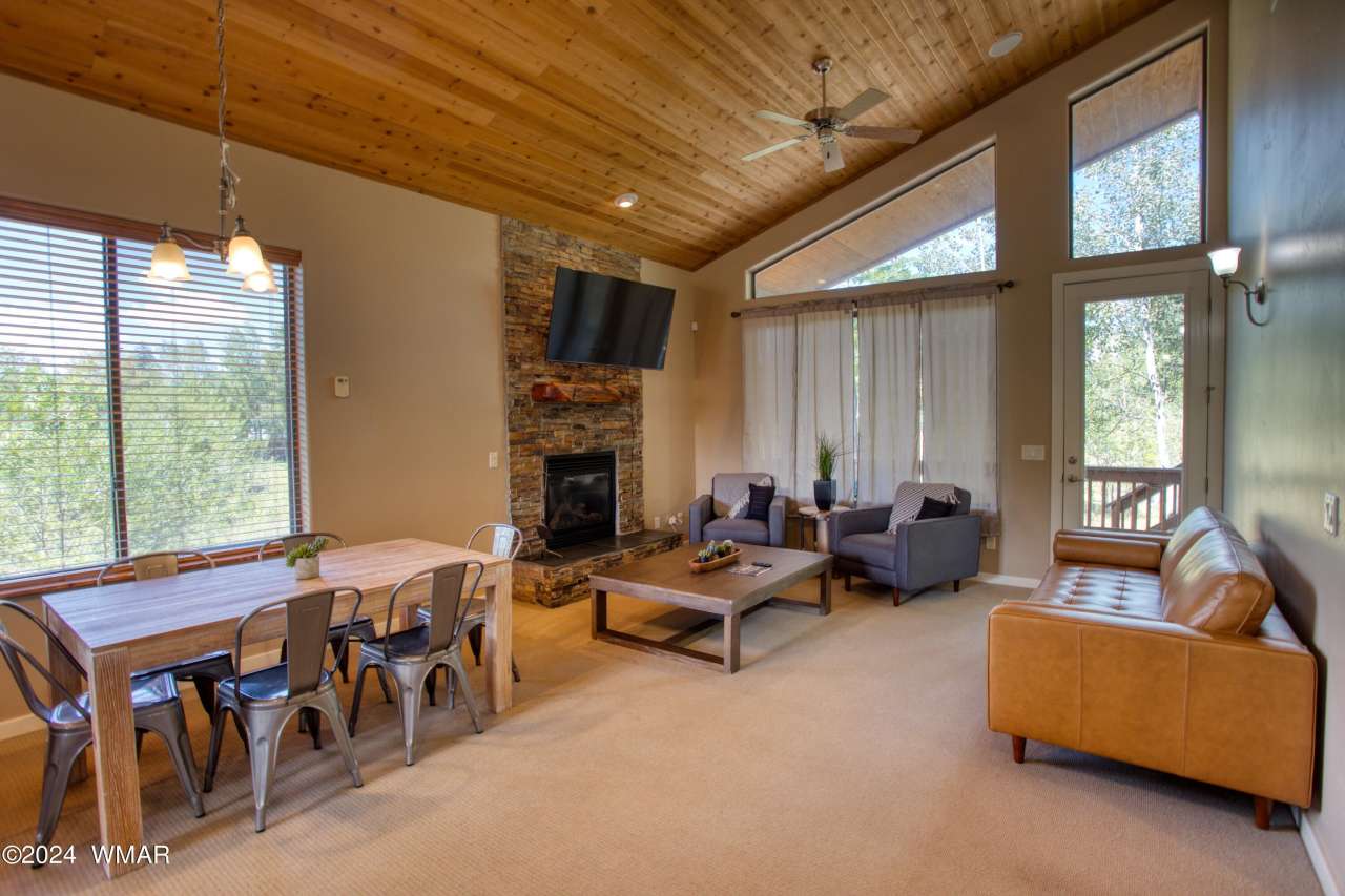 1400 W Navajo Lane