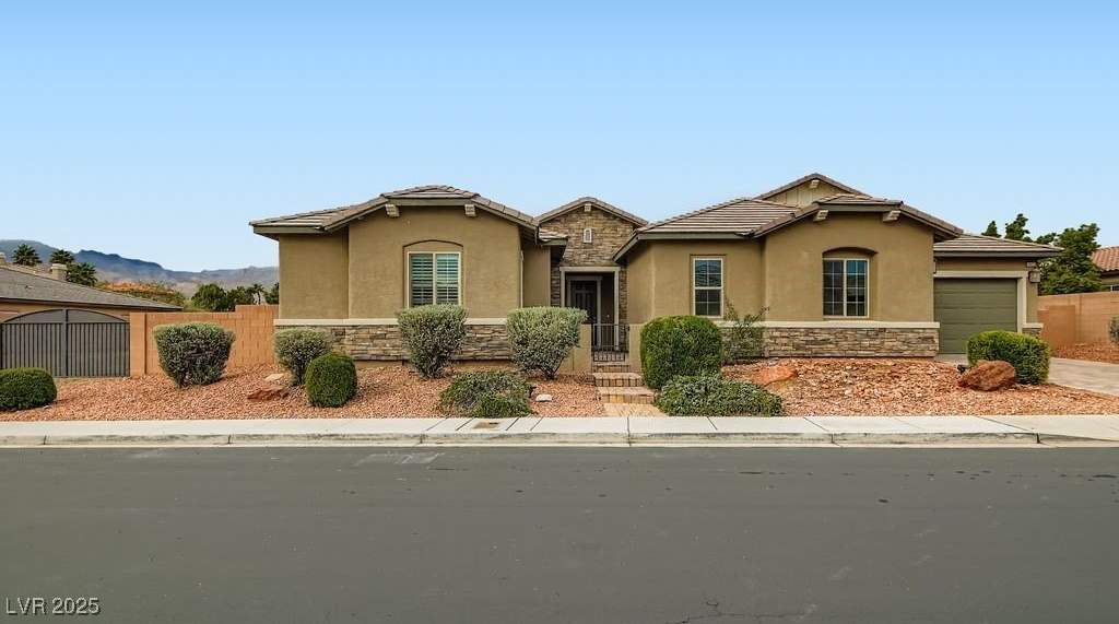 6823 Willowcroft Street