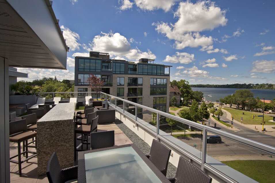 1800 Lake Uptown