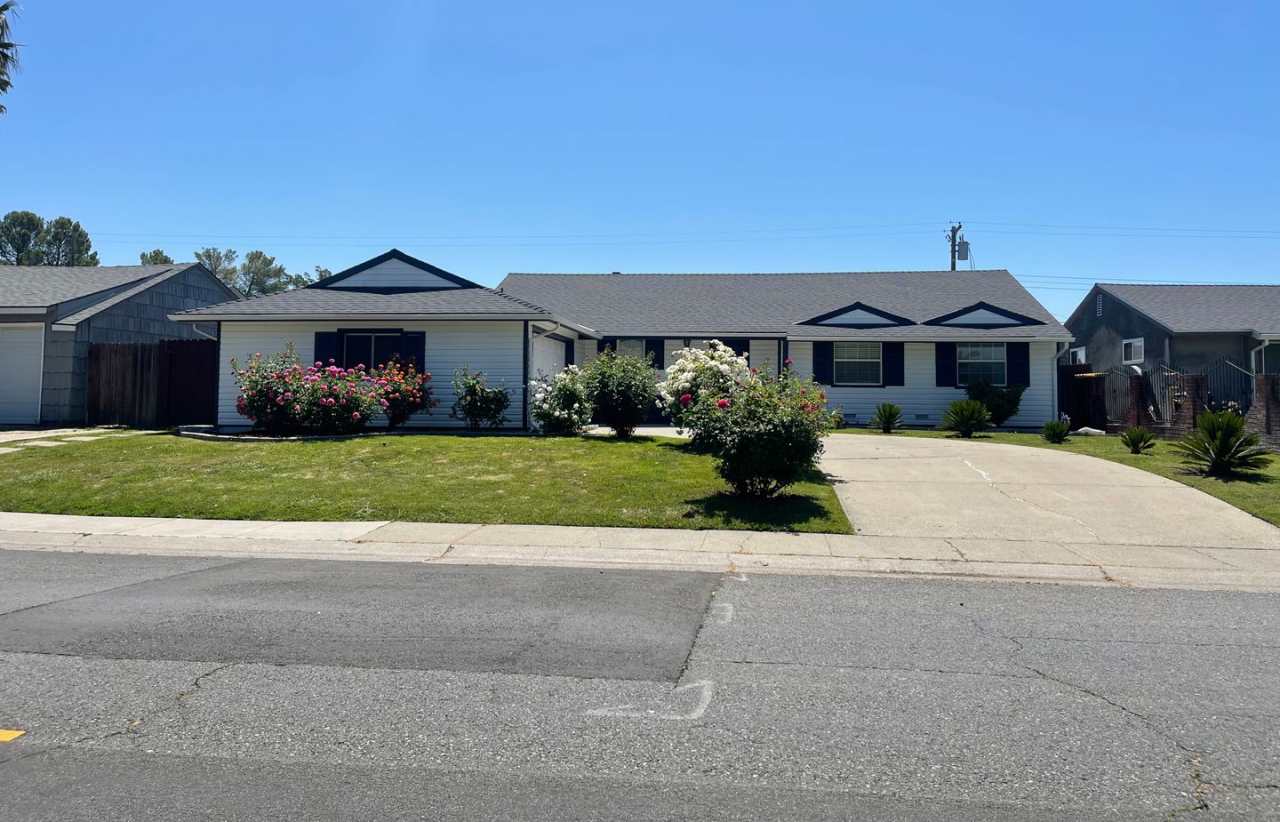 Beautiful Three Bedroom Two Bathroom Home