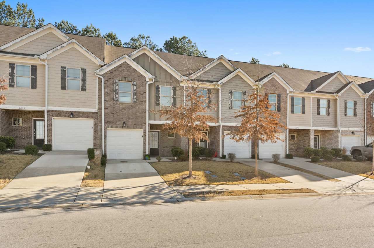 3 bed 2.5 bath Townhome in Jonesboro!