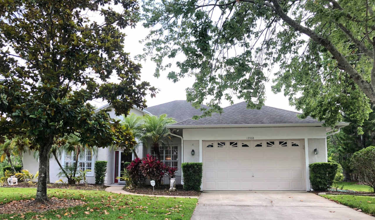 Beautiful Home with Water View in Eastwood!