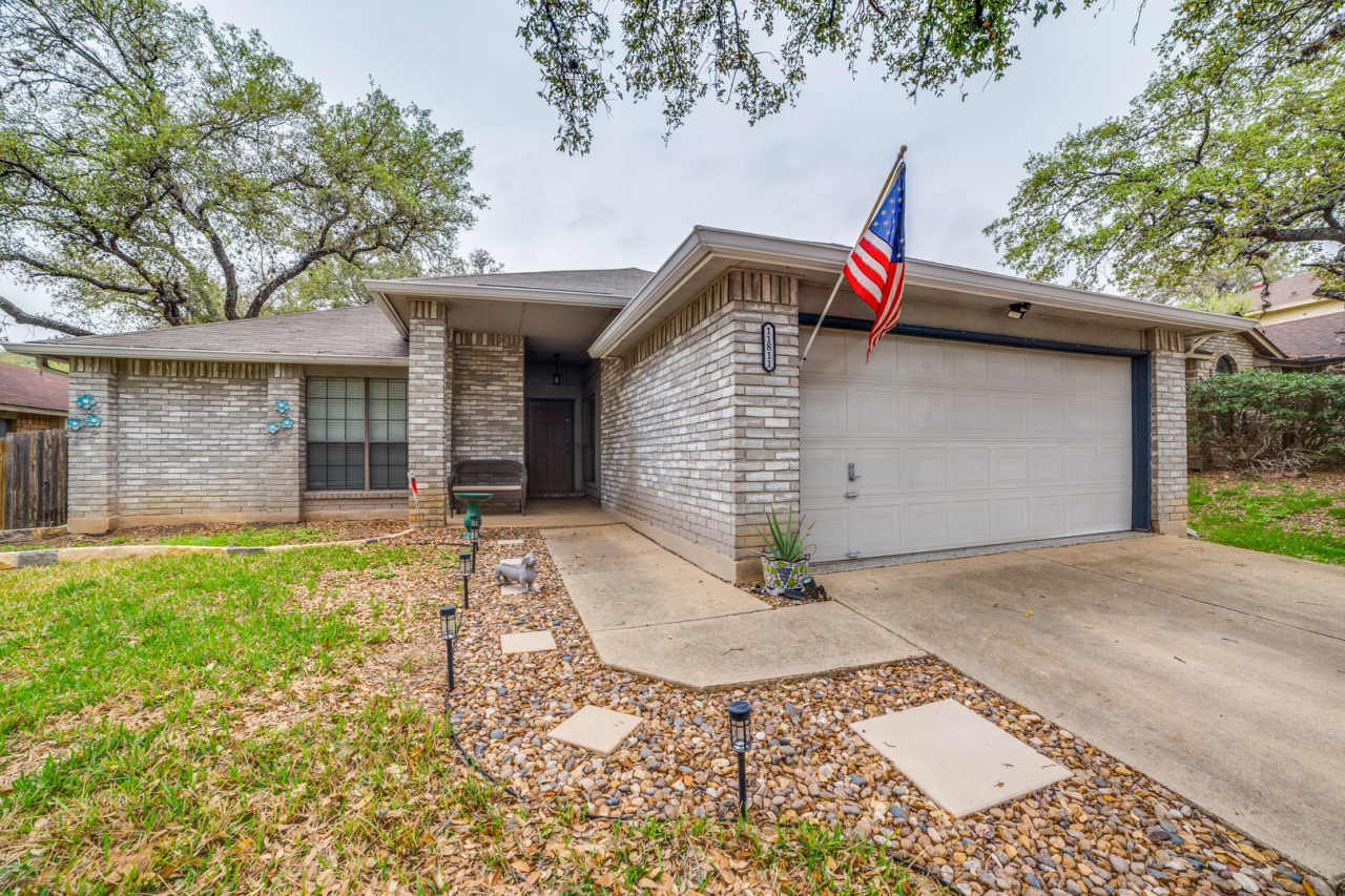 RENOVATED 4-BEDROOM IN WESTCREEK OAKS