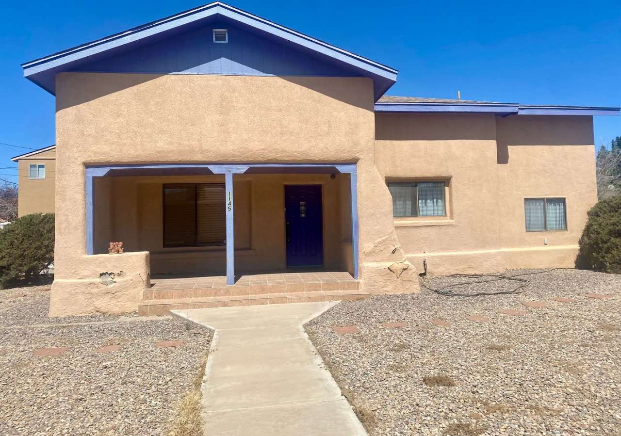 1145 E Mesa Ave - Spacious 3-Bed Near Campus  City Amenities!