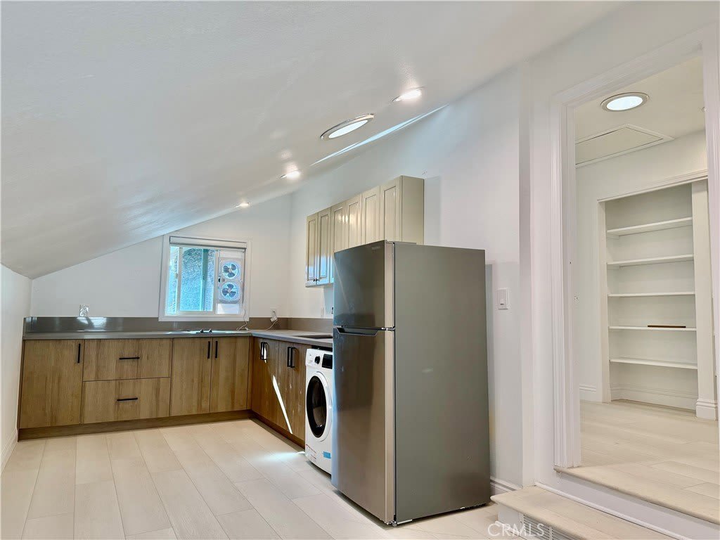 4082 Blackfin Avenue