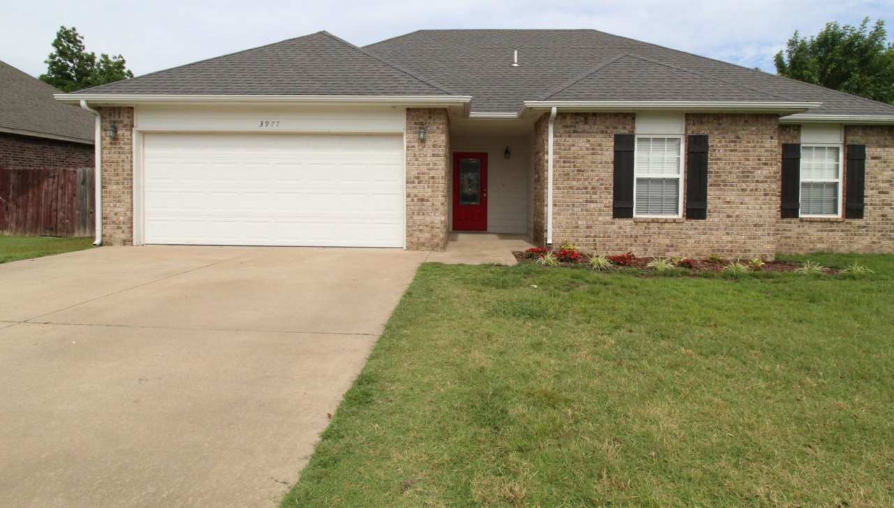 designed for comfort : 3 Bedroom 2 Bath