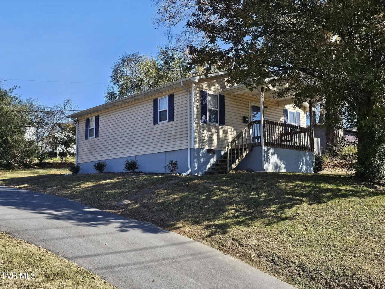 1228 E Sullivan Court