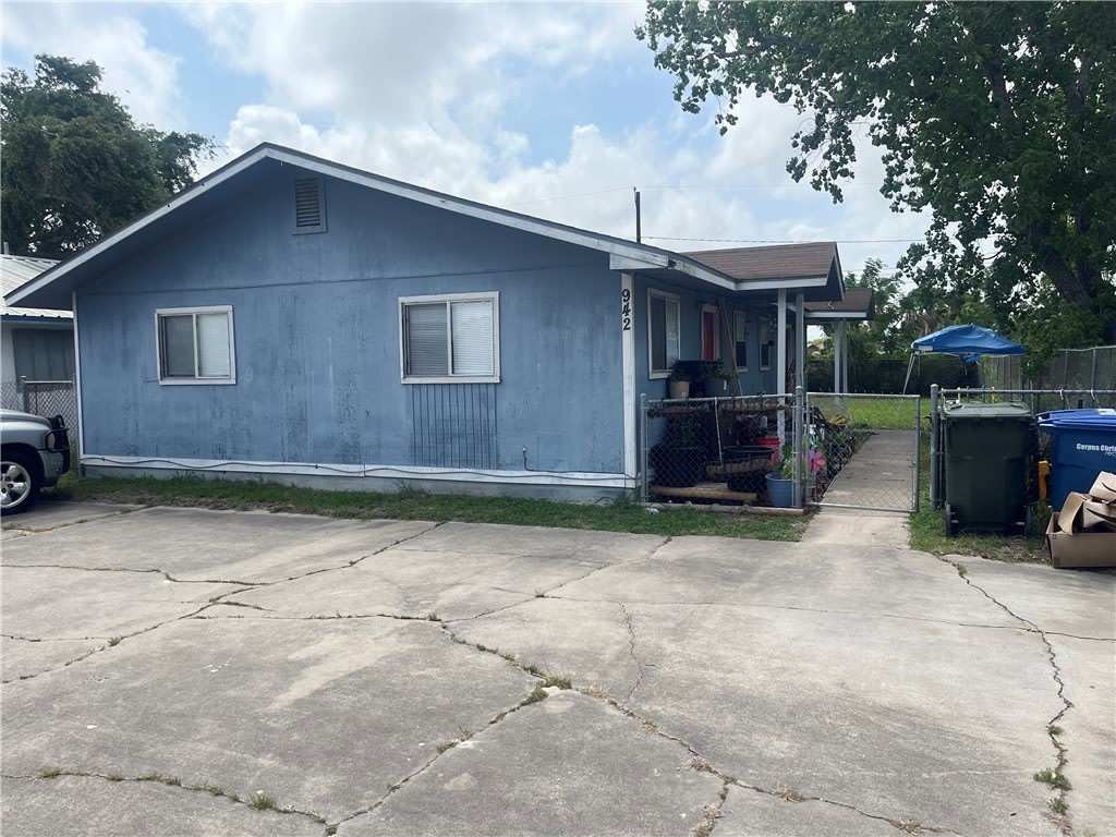 942 Weaver Street unit: 32