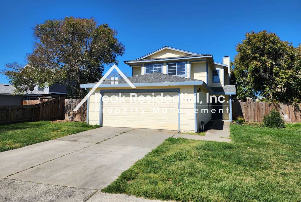 Spacious 3bd/2.5ba House with 2 Car Garage