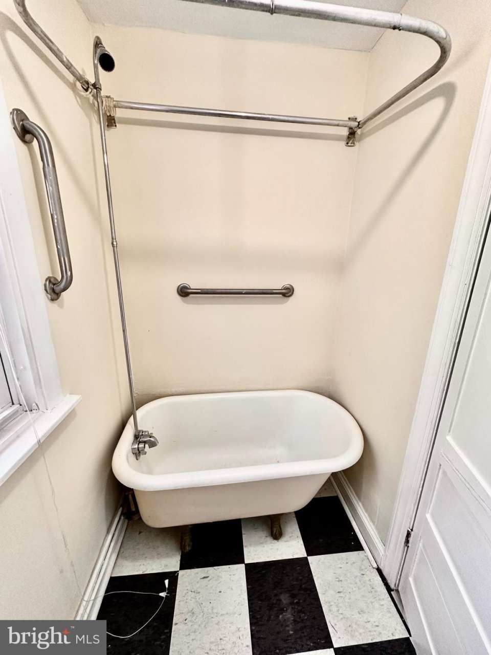 124 E POMONA Street unit: 1