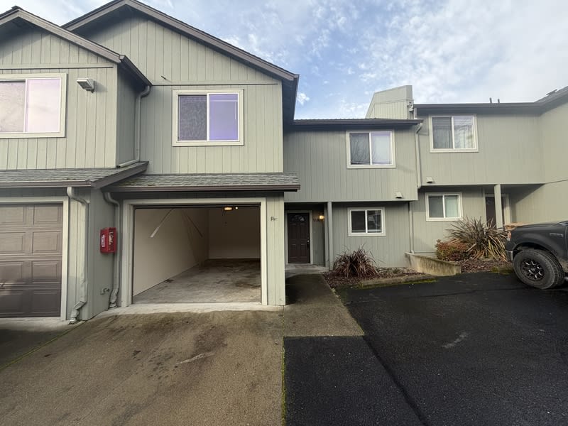 1866 NE Fairview Ave