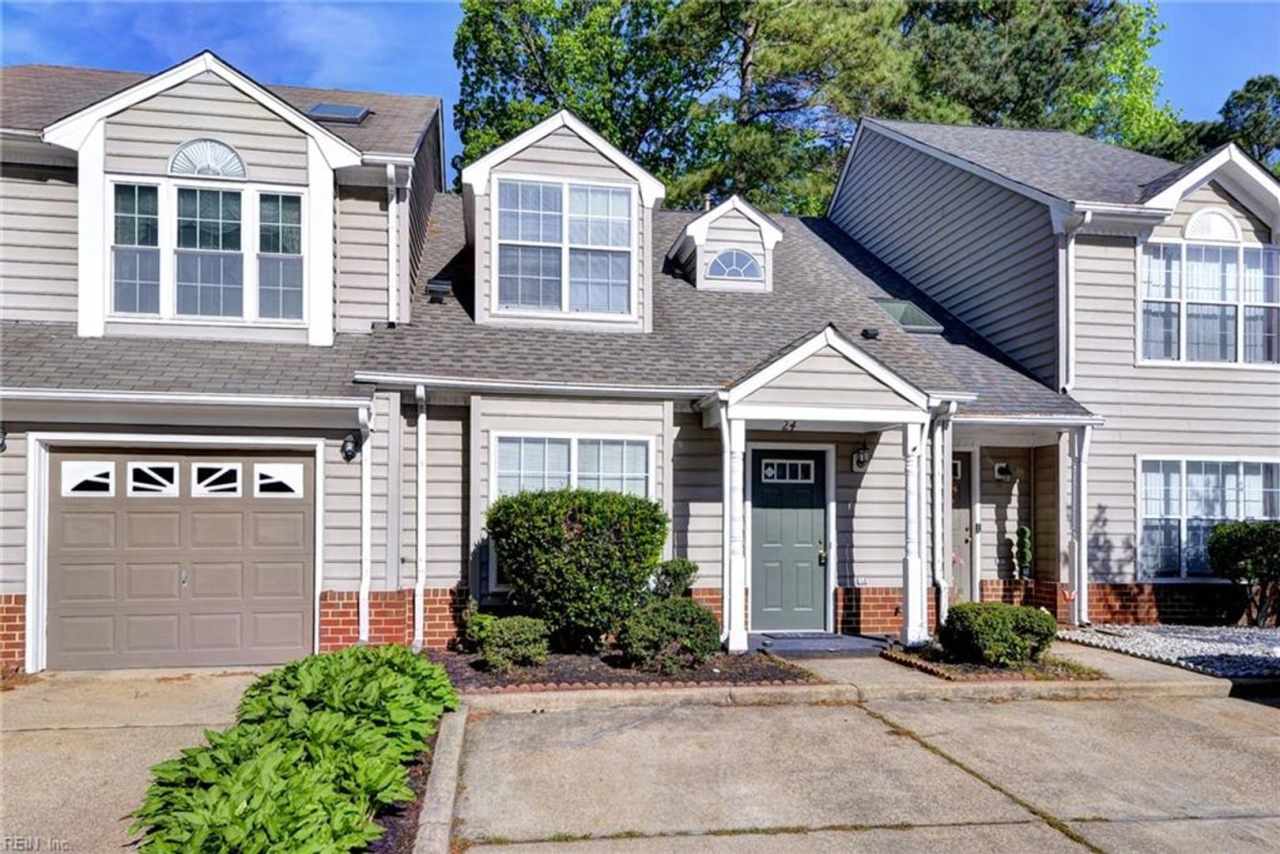 New Carpet and Updated Kitchen !!