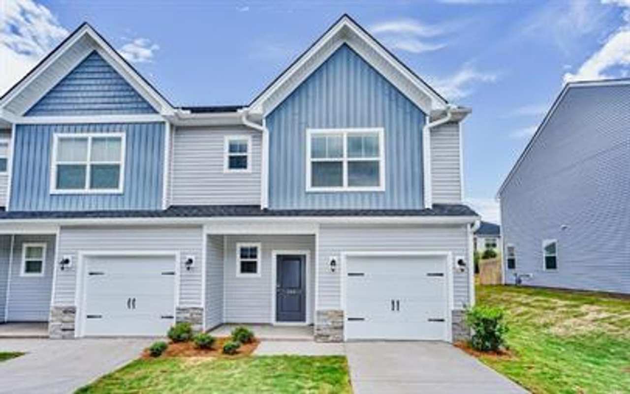 Spacious 3/2 Available Now!