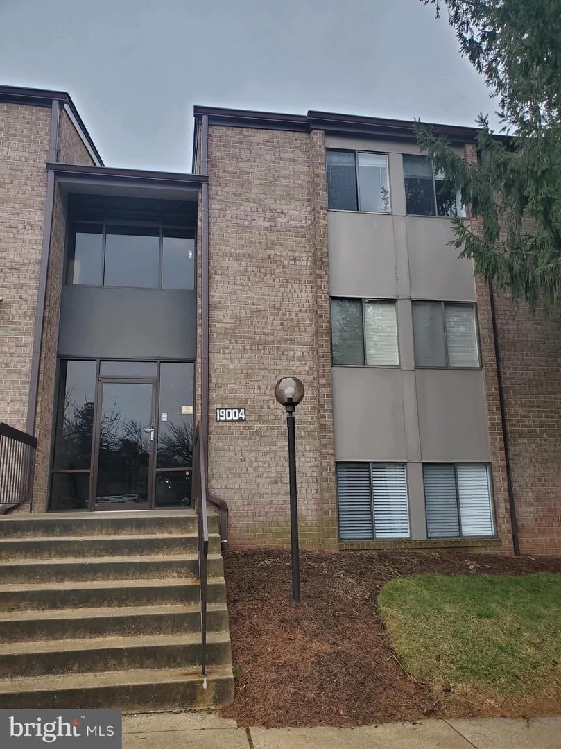 SPACIOUS 2 BEDROOM CONDO ALL UTILITIES INCLUSED