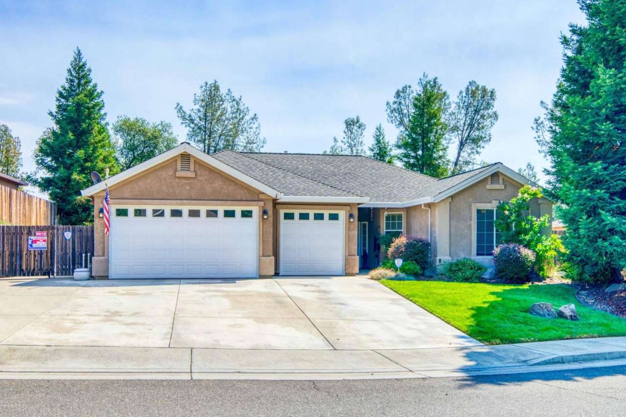 3 bedroom, 2.5 bathroom home in great Neighborhood!