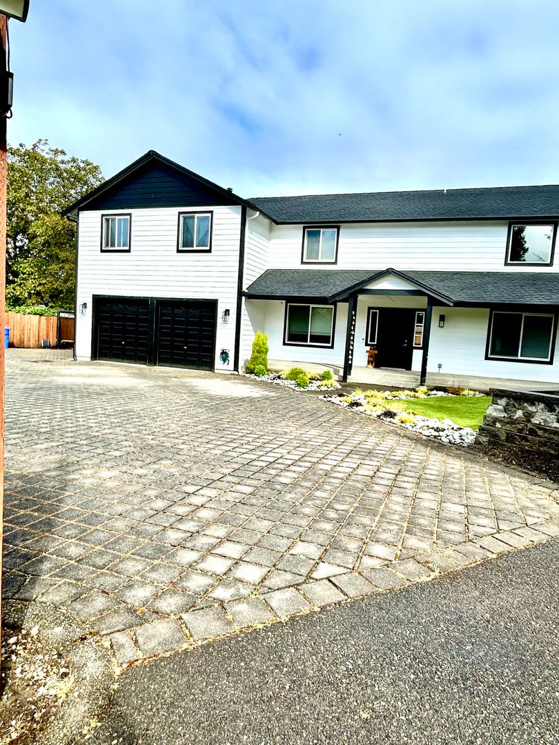 Beautiful Remodeled Home Kent!