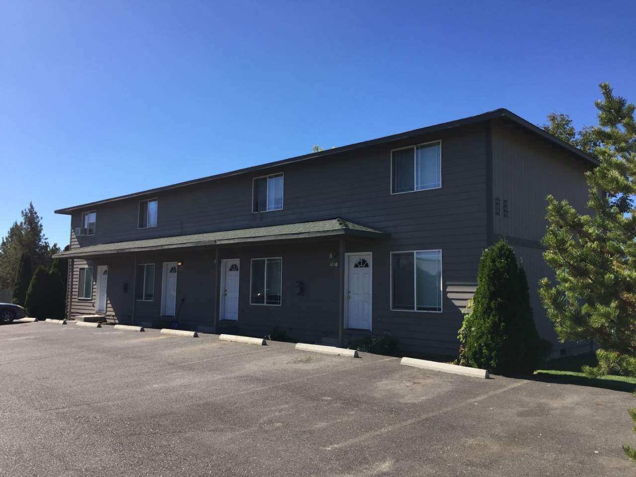 Conveniently Located 2 Bed/1.5 Bath Townhome in SW Redmond