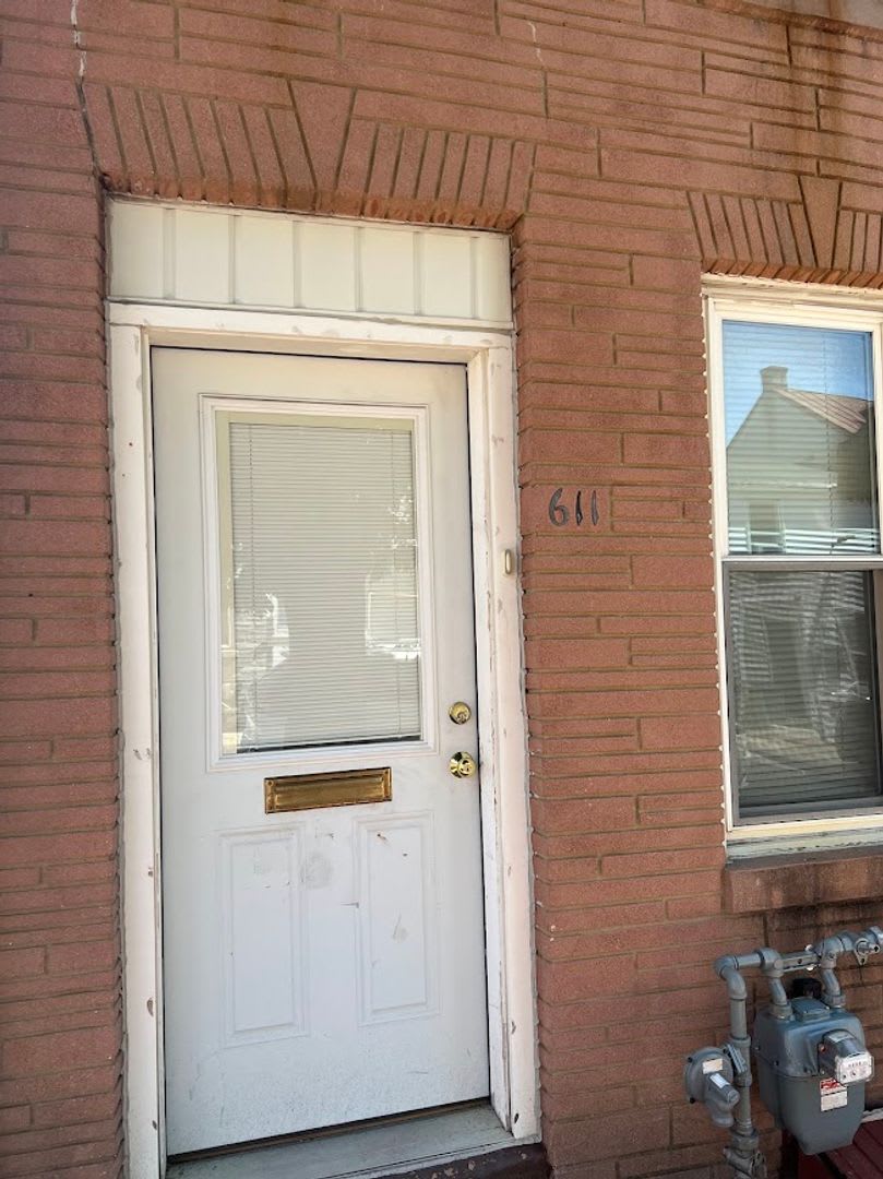 Charming 3 Bedroom 2 Bathroom House near RACC