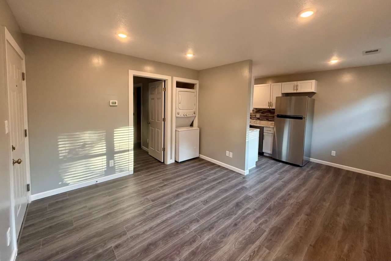 Newly Renovated From Top to Bottom (1 Bed / 1 Bath in Central MHK!)