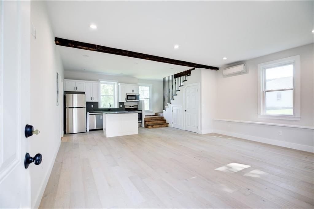 556 East Main Road Road