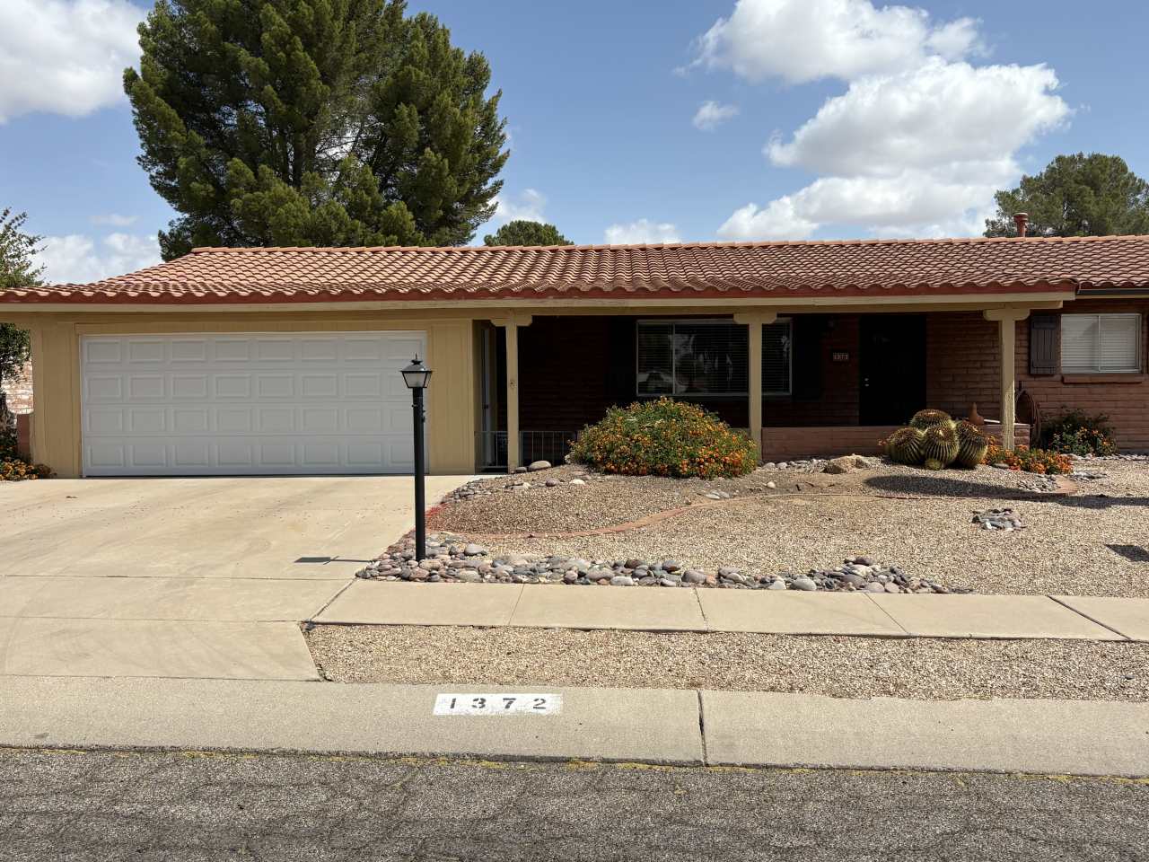 1372 N Paseo De Golf