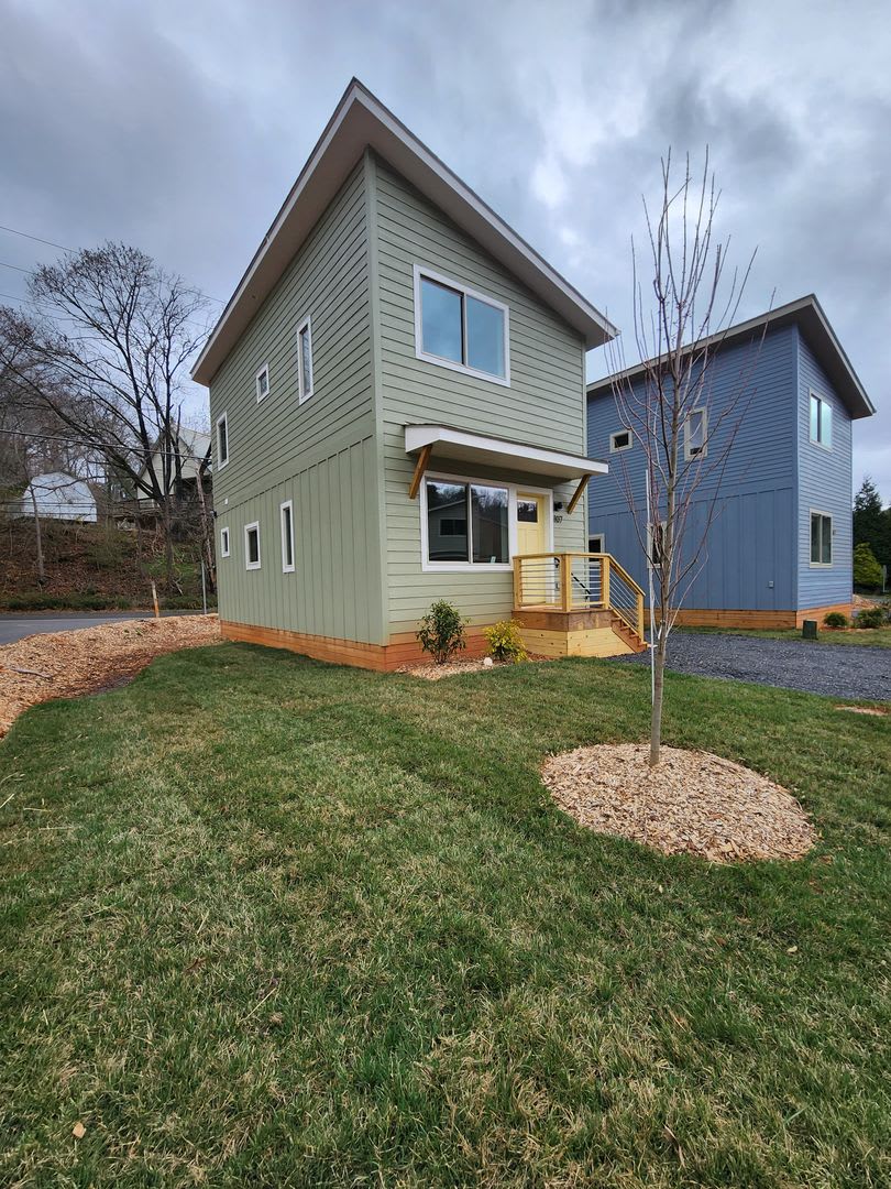 ***6 Month Lease***East Asheville Rental