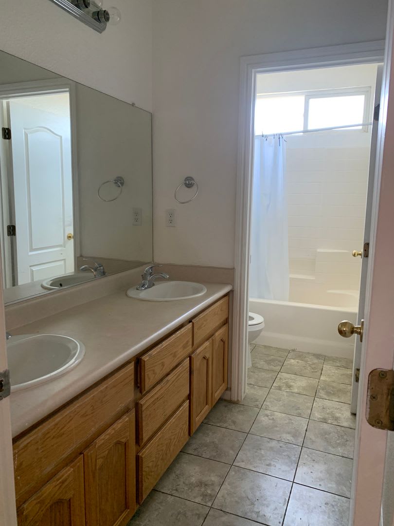 6 BR 3 BA 2 Story home available in Visalia now