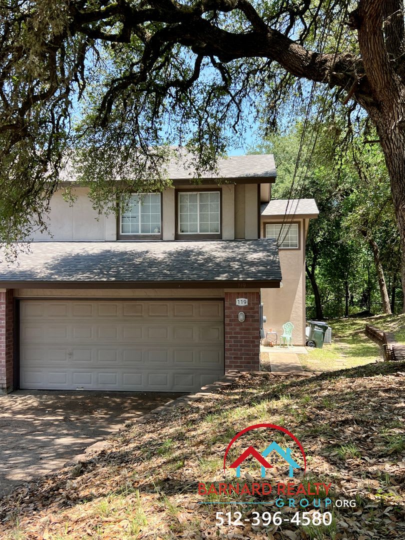 Available June 7: 3 Bed 2.5 Bath Duplex