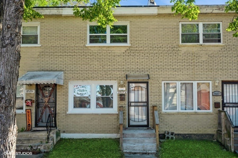 8527 S Racine Avenue