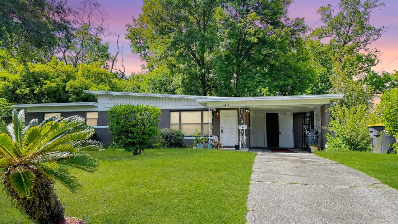 Pet Friendly charming 3 BD 2 BA Home!