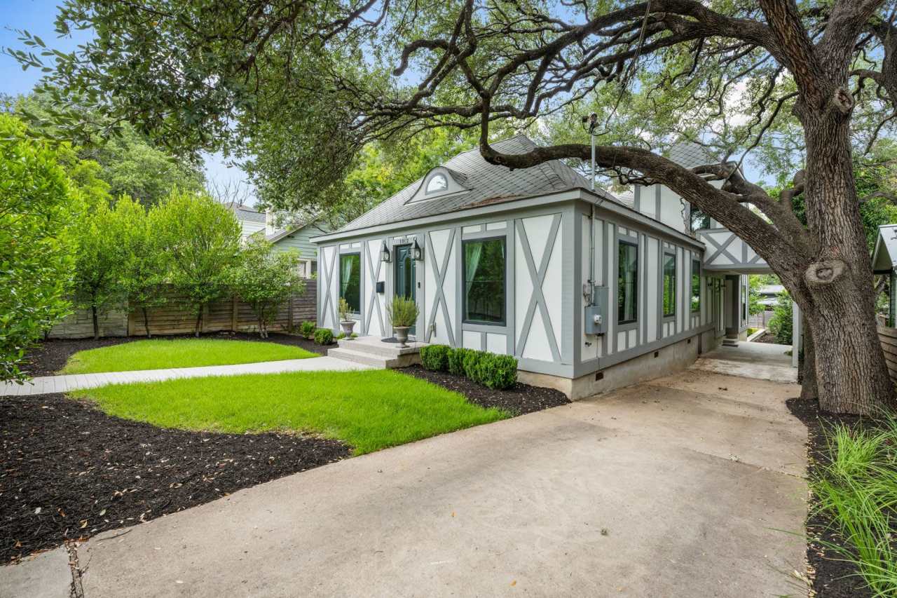 Luxury Travis Heights - 2018 Newly Constructed Home - Move-In ASAP!