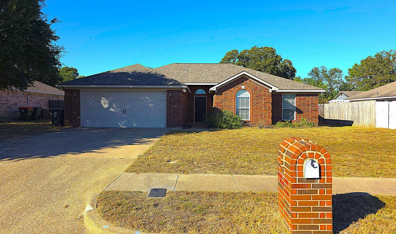 Charming 3-Bedroom Retreat in Tyler's Saddleview Estates – Your Dream Home Awaits at 3323 Mugsy Drive!
