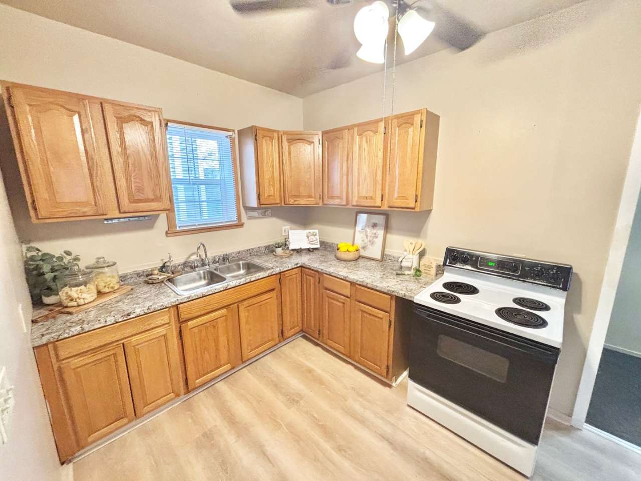 Spacious 3bd House | Driveway | Enclosed Porch