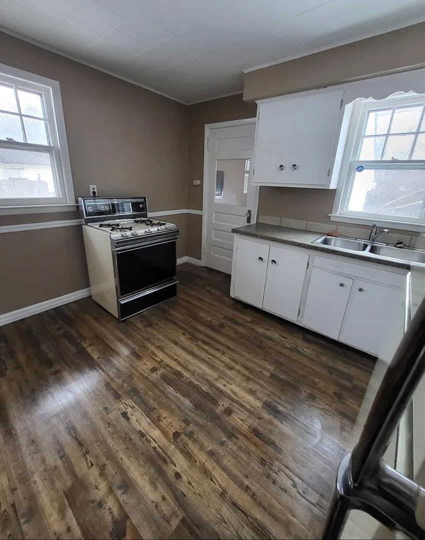 1514 Houghton: Inviting 2-Bedroom Home for Rent