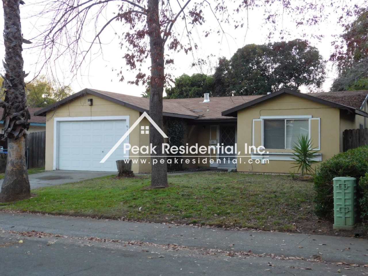 A 3bd/1ba Foothill Farms area House with Garage