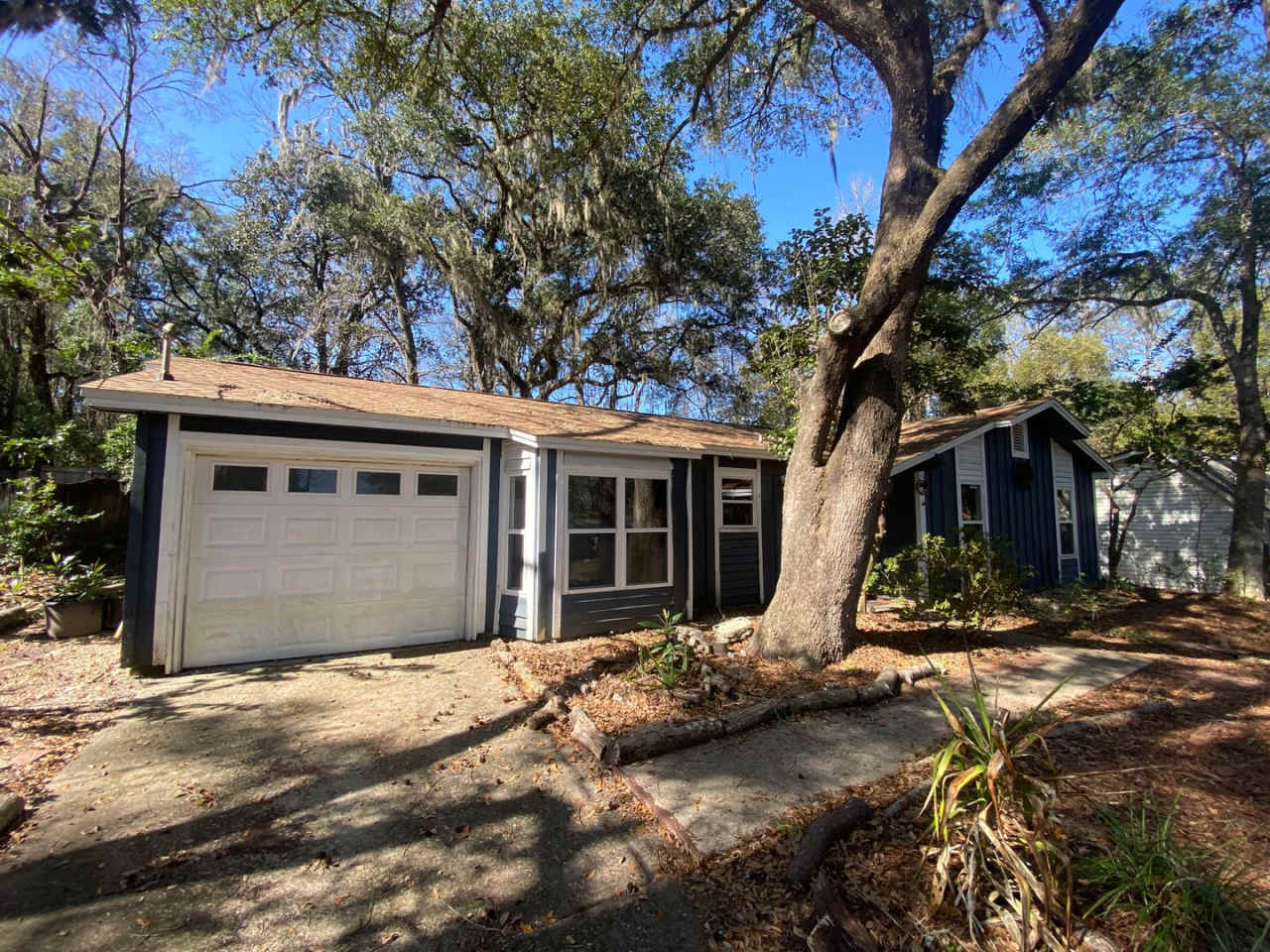 Gorgeous 3 Bedroom 2 Bathroom Single-Family! Freshly Remodeled!