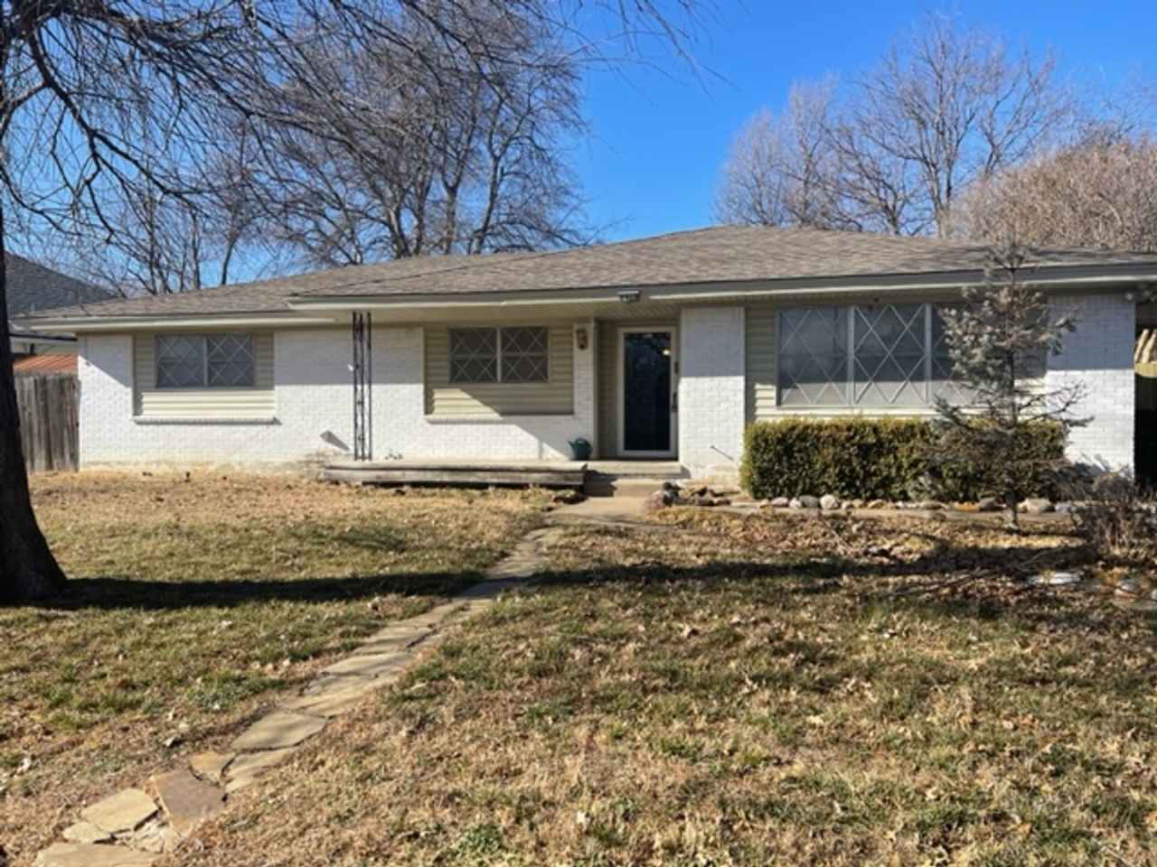 Large 1960's Home Near 21st  Sheridan!