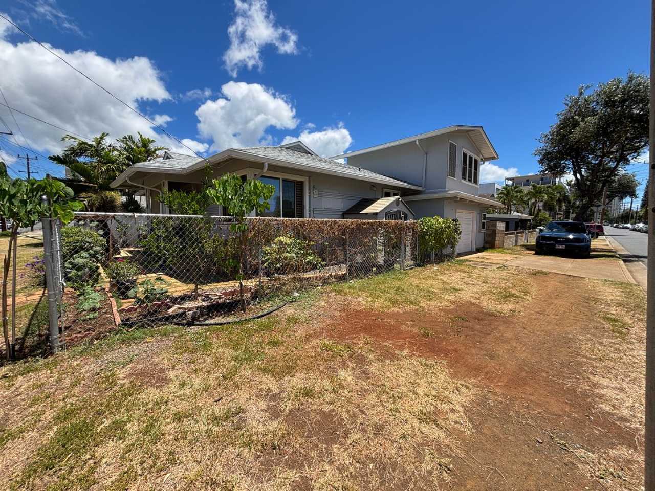 Spacious 1 Bedroom w/ Parking – Honolulu (825 Hauoli St)