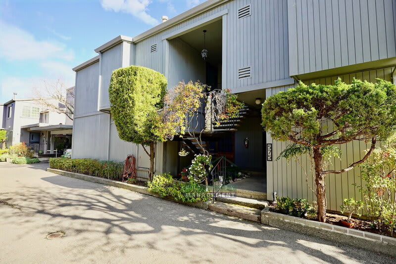 575 Larkspur Plaza Dr