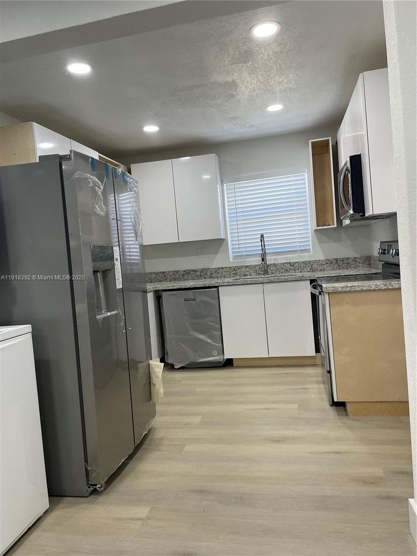 5261 NW 1st Street FRONT, Miami, FL 33126